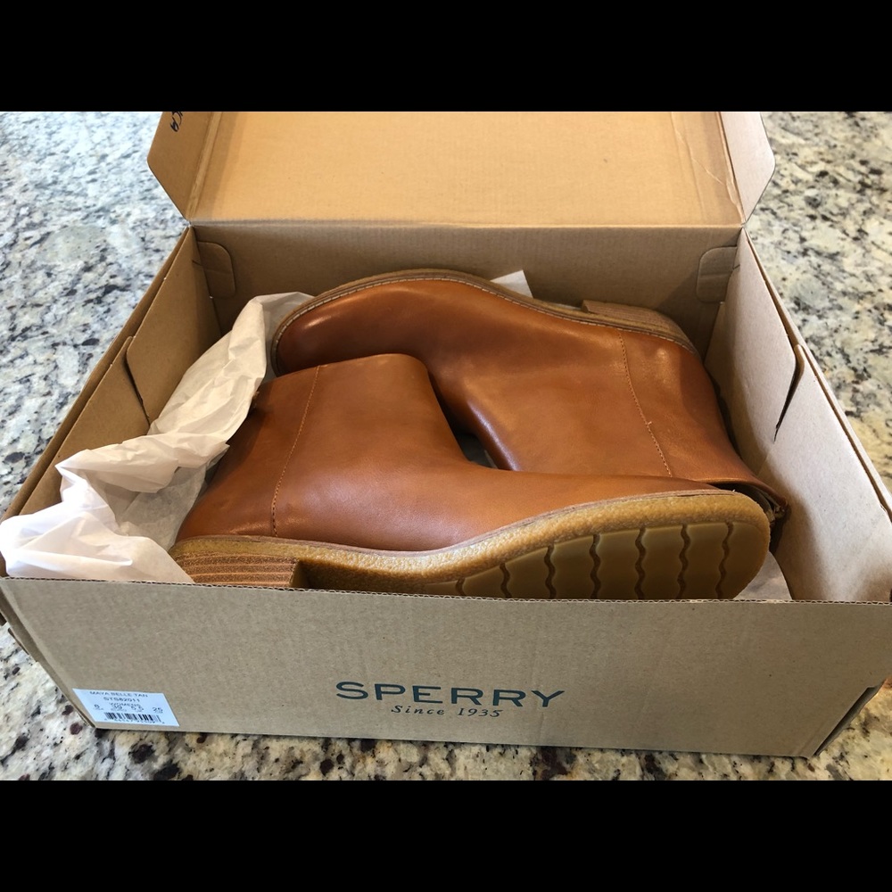 Brand new Sperry Boots size 8